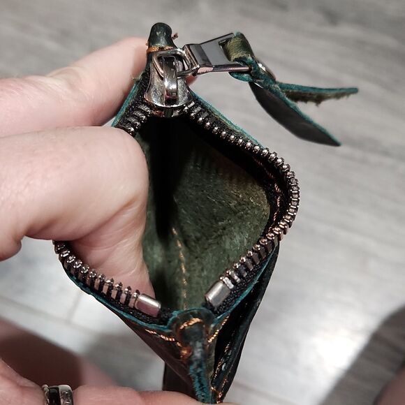 GUC Mari Lassa Distressed EVERGREEN Leather Raw Mini Wallet - Picture 4 of 4